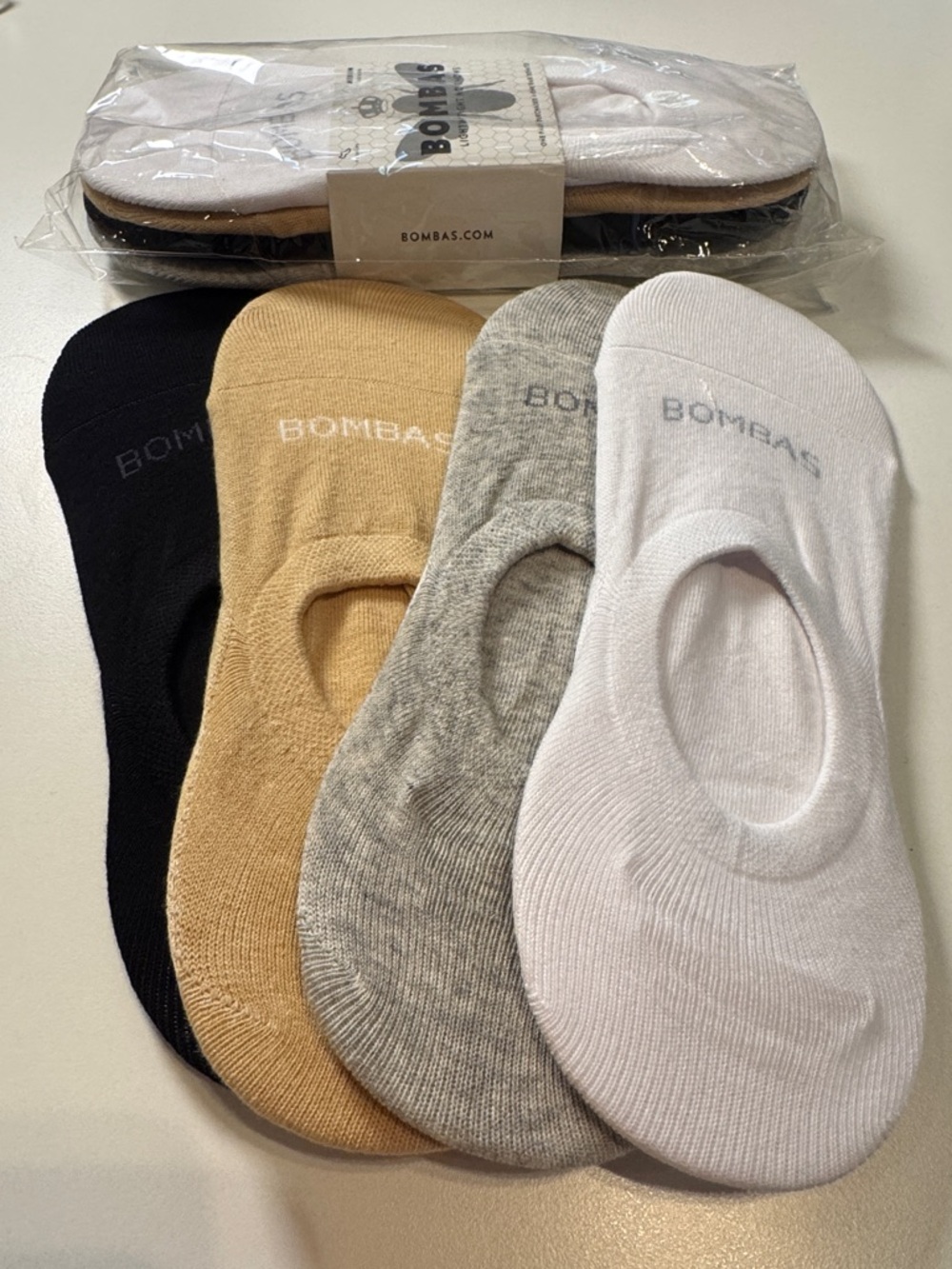 Bombas NWT 2-4ct total 8PR Unisex no show socks SZ:Med CLR:Tan,Wht,Blk,Gry